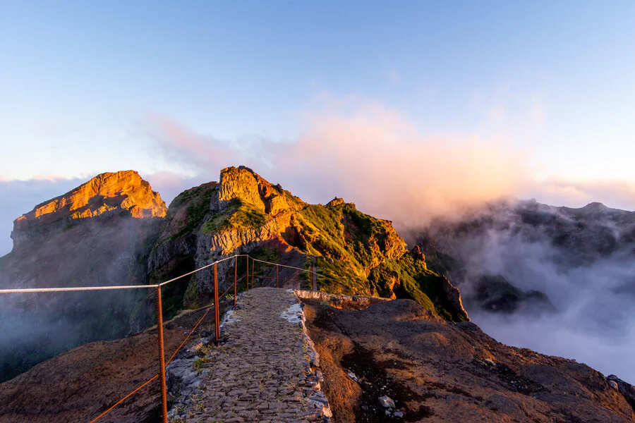 Pourquoi l'île de Pico aux Açores est-elle recommandée ?